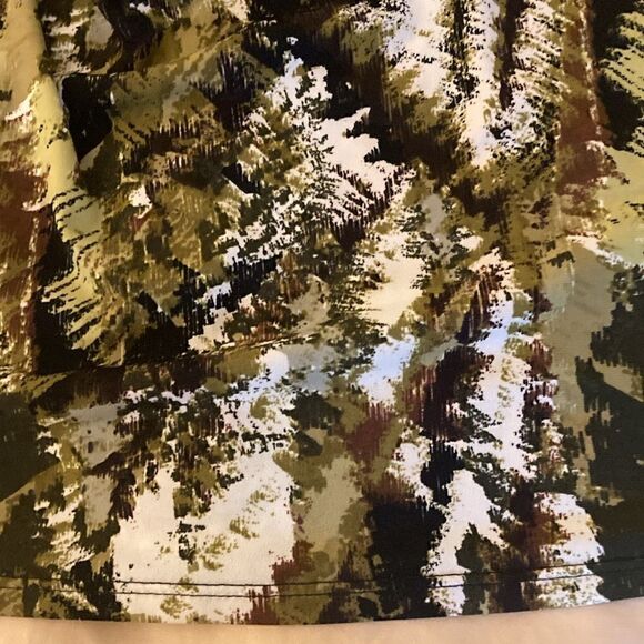 Lily Sleeveless Blouse with Draped Cowl Neckline in Abstract Print. Size Small. - Picture 3 of 5